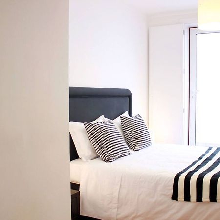 Joivy Modern 1-Bed Apt With Terrace, Moments From Sao Bento Palace Lisboa Eksteriør bilde