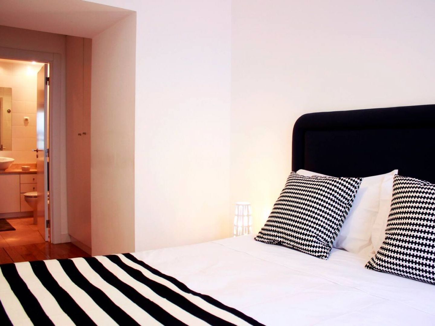 Joivy Modern 1-Bed Apt With Terrace, Moments From Sao Bento Palace Lisboa Eksteriør bilde